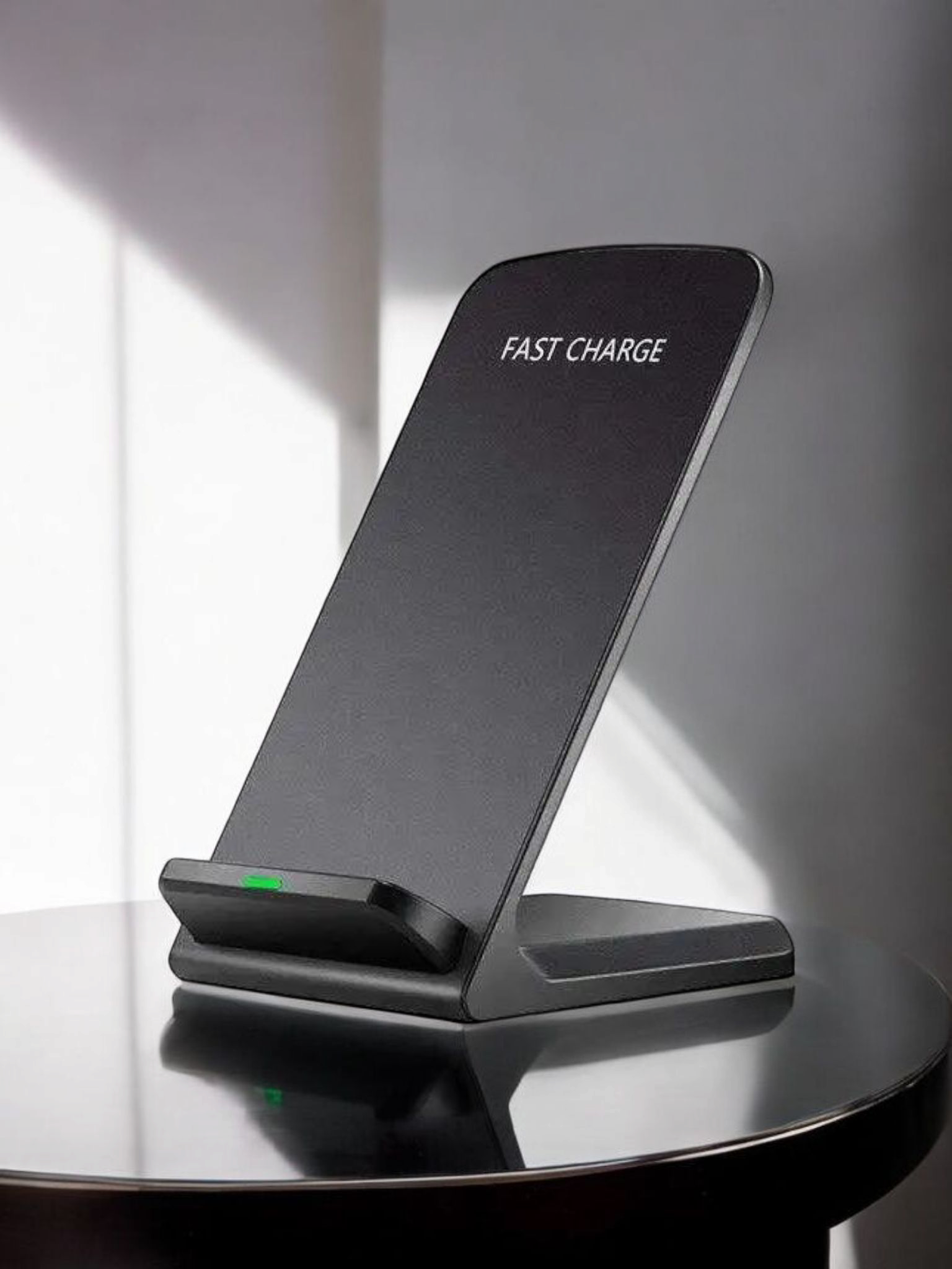 Fast Wireless Charging Stand - Image 2